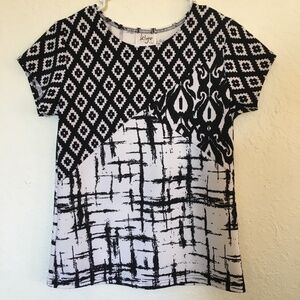 Kiyo petites Hawaii black and white geometric short sleeve top. Size PP.